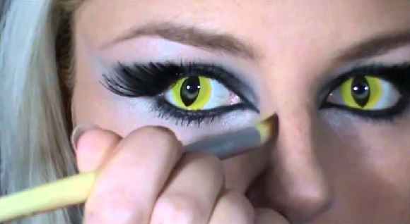 Желто-черные линзы в глазах